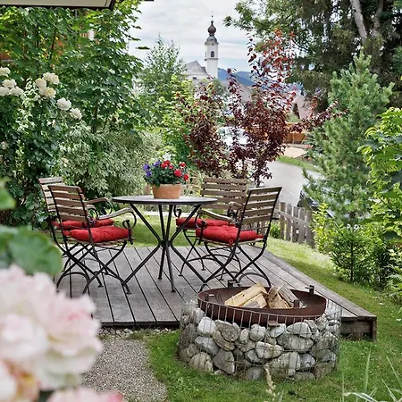 Ferienhaeuser Gerhart Lägenhet Haus im Ennstal